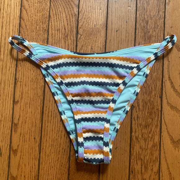 L*Space Bikini Set - Picture 7 of 8